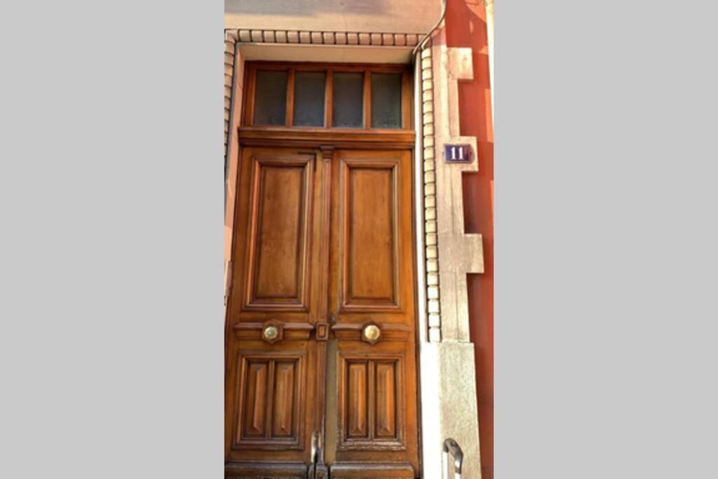 Bel Appartement Charme Ancien Dans Quartier Anime Grenoble Exterior photo